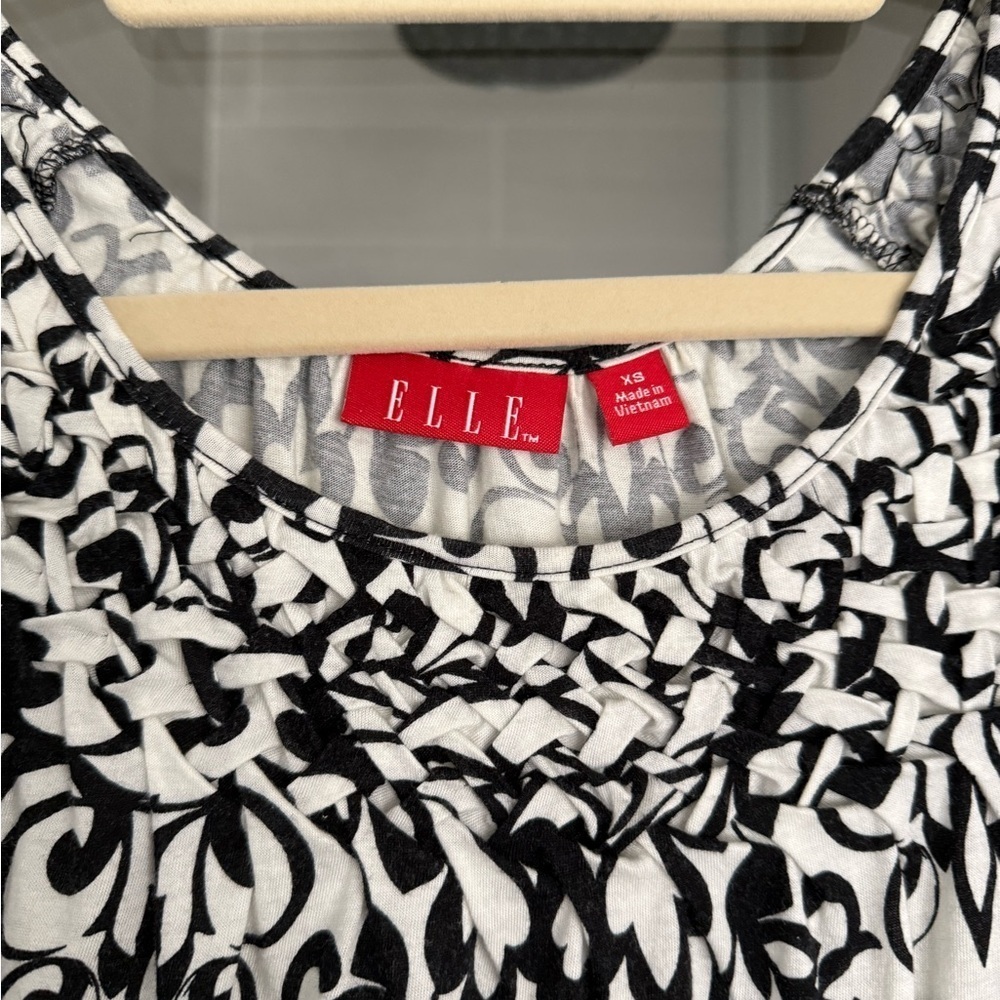 Elle Black and White Smocked Blouse with Short Sleeves - Picture 3 of 5
